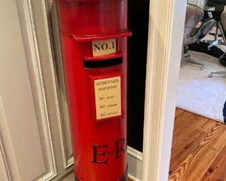 SANTA'S MAILBOX!