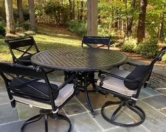 FRONTGATE 'CARLISLE' PATIO COLLECTION; 54"D ROUND DINING TABLE WITH (4) SWIVEL ARM CHAIRS, CUSHIONS & COVERS