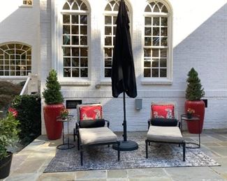 (1) FRONTGATE BLACK UMBRELLA & STAND, (2) FRONTGATE 'CARLISLE' CHAISE, CUSHIONS & COVERS
