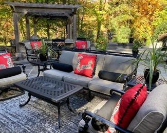 FRONTGATE 'CARLISLE' SOFA, (2) SWV LOUNGE CHAIRS, COFFEE TABLE, (2) SIDE CHAIRS WITH CUSHIONS & COVERS