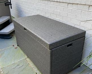 LARGE OUTDOOR STORAGE HAMPER
