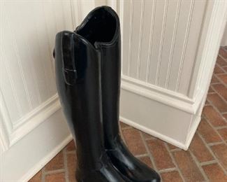 UMBRELLA STAND, BOOTS