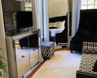 OMNI MIRRORED CABINET