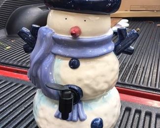Snowman liquid dispenser and warmer