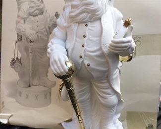 Winter Silhouette: Father Christmas : Counting the minutes music box tune: "Auld Lang Syne" Department 56