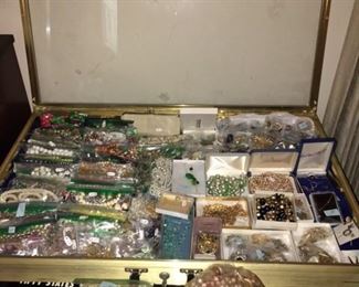 assortment of diffent kinds of jewelry