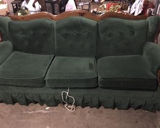 large green pull out sofa does pull out to a bed