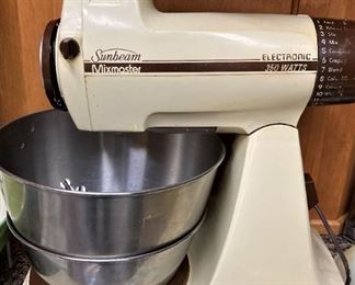 Sunbeam Electronic (350 watts) mixer