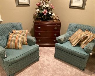 4-drawer chest; matching chairs