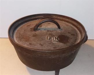 Cast Iron 9 Inch Dutch Oven