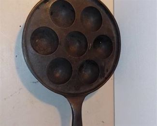Vintage Griswold No. 32 962 Cast Iron Aebleskiver Cake Pan