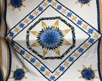 Fabulous AMISH MADE Quilt