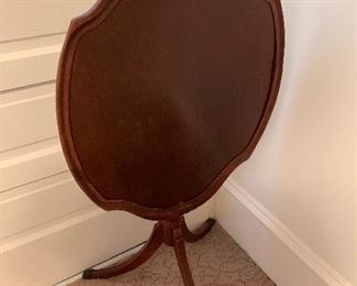 Duncan Phyfe Tilt Top Table