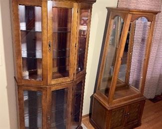 Curio cabinet with mirrored back has three (3) glass shelves. Curio cabinet with light has four (4) glass shelves.