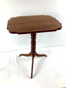 Vintage Tri-Legged American Style Table