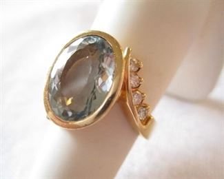 LARGE AQUAMARINE & DIAMOND RING