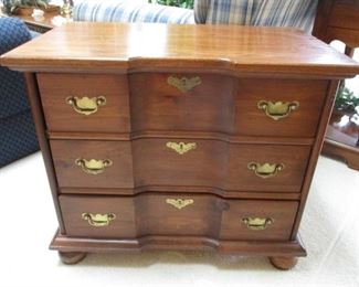 SMALL CHEST / DRESSER