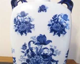 CHINESE VASE