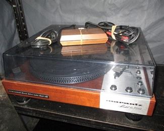 VINTAGE TURNTABLE & SOME RECORDS