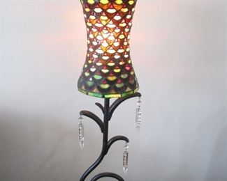 LEADED GLASS LAMP BY QUOIZEL