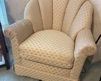Swivel / Rocker Shell Chair
Like new condition. 
Measures: 31” across x 22” deep x 18” tall to seat, 30” tall to back.
Must be able to move and load yourself.