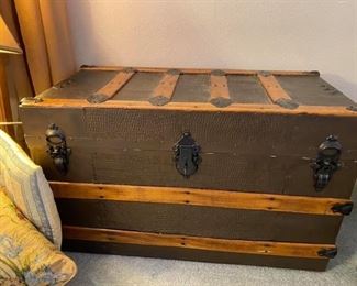 Trunk
Good condition.
17” deep x 32” across x 20” tall
Must be able to move and load yourself.