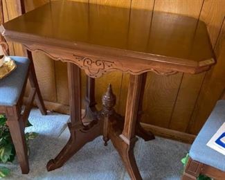 Antique Side Table
Great condition! 
28” x 18 1/2” x 28” tall.