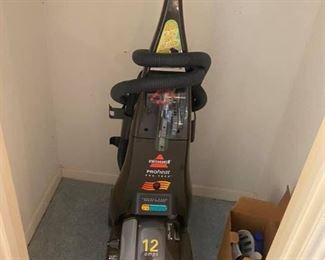 Bissell Proheat pro-tech carpet cleaner / shampooer
Good working condition.