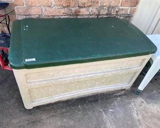 Suncast Outdoor Deck Box
Good condition just needs to be cleaned.
45” across x 23” deep x 2’ tall.
Must be able to move and load yourself.