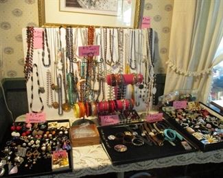 Costume jewelry. Bracelets, necklaces, pins & earrings..