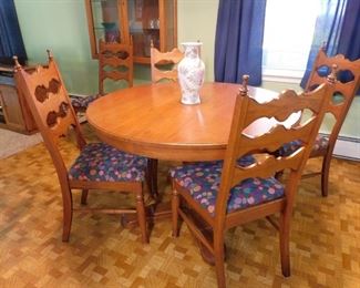 Round Dining Table, 5-Straight Chairs, 1-Captain's Chair, 2-Leaves
