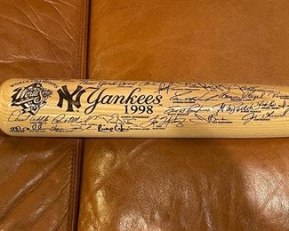 1998 New York Yankees World Series Champions Baseball Bat 2245 of 5000 Bat	34.75 long	
