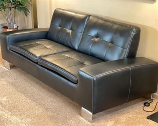 W Schillig Contemporary Black Leather  Sofa Couch Loveseat	32x84x36in	HxWxD
