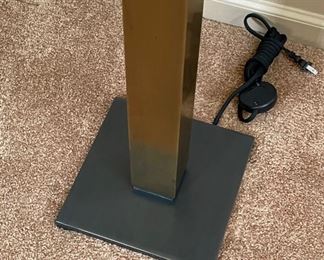 2pc Restoration Hardware Square Column Vintage Brass/Bronze Floor Lamps PAIR 68270219VBRS	70x21in diameter	
