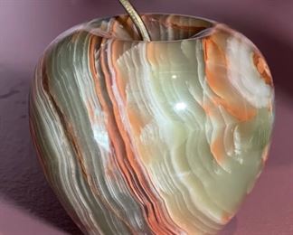 Green Onyx Paperweight apple	3in	
