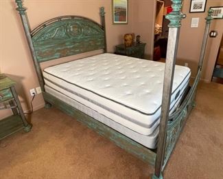Full Sz Distressed Green Iron & Wood Bed	67x73x85in	HxWxD
