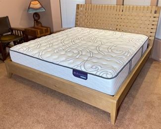 Crate & Barrel Varick King Bed w/ Serta iComfort HYBRID Mattress	45 x 81 x 90	
