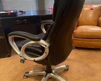 Serta Executive Rolling Desk Office Chair	
