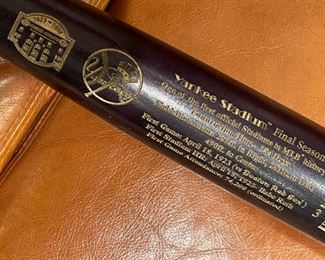 Yankee Stadium Final Season Commemorative Baseball Bat 1923-2008 Louisville Slugger New York Yankees	33.75 long	
