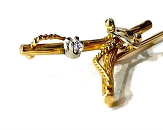 14k Gold & Diamond Slingshot Hat Pin Sling Shot 	66mmx16mmx4mm	
