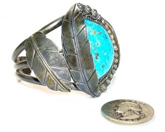 Native American Silver & Turquoise Cuff Bracelet Navajo	SZ: 6 Centerpiece: 48x39mm	
