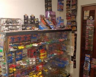 We have cars, lots of cars. And we have display cases for cars or other amazing collections. Ideal for vintage store owners.
