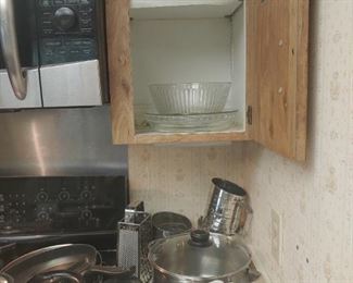 Pyrex and cookware