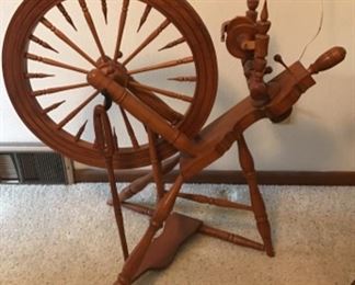 antique spinning wheel 