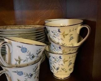 China cabinet - set of dishes 