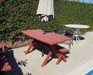 Picnic table, umbrella
