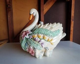 Fitz & Floyd Swan and basket