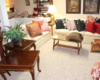 Loads of throw pillows!