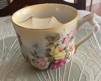 All kinds of designs in the mustache cup world