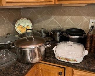 Pots and pans/Cast iron skillets 